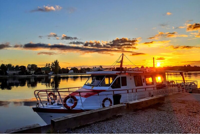 Õhtune lõbusõit Pärnu jõel ja lahel