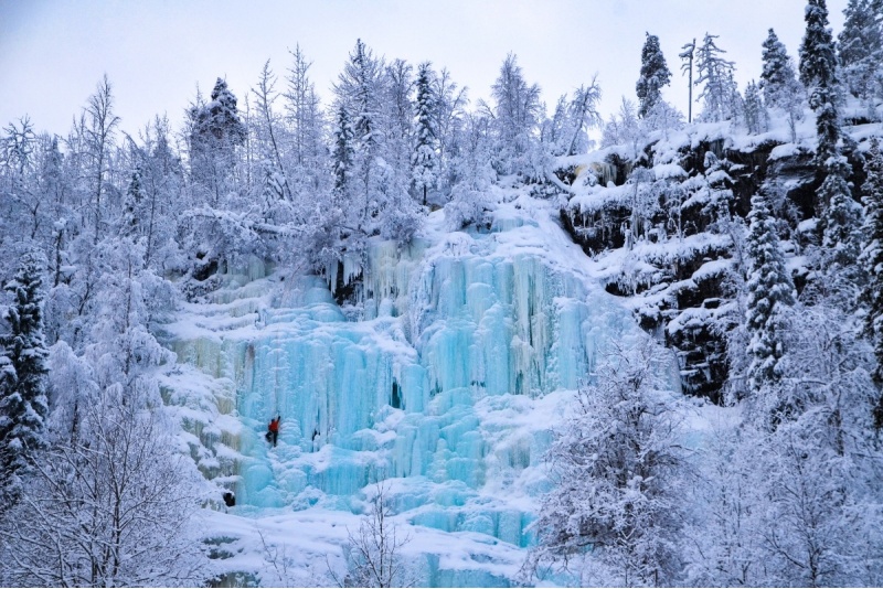 Замерзшие водопады Короумы